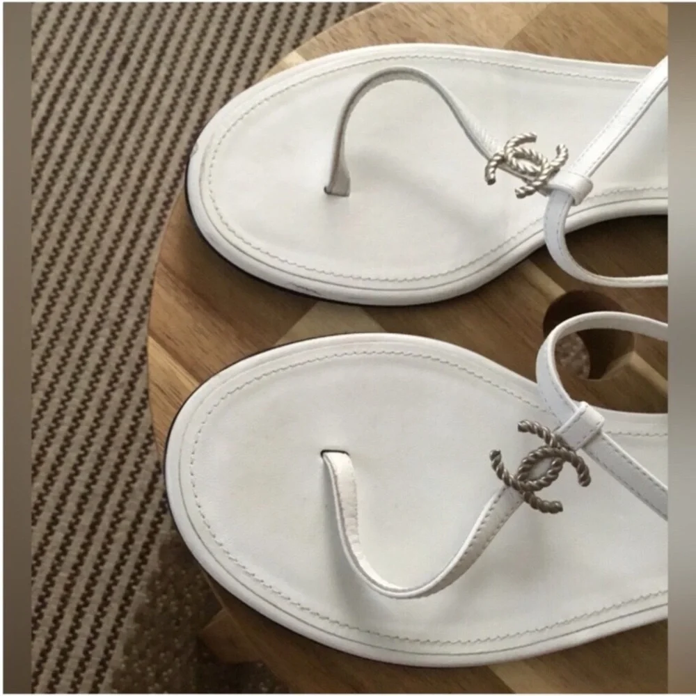 CHANEL - Picture 4 of 15